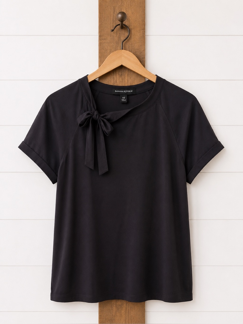 🖤Banana Republic Black Short Sleeve Tie-Neck Top